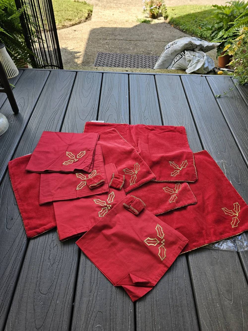 Vintage Christmas 11-Piece Red Velvet & Cotton Holiday Table Setting Set